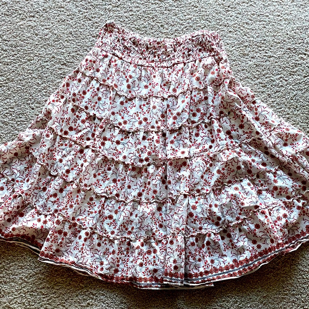 Skirt with flower design